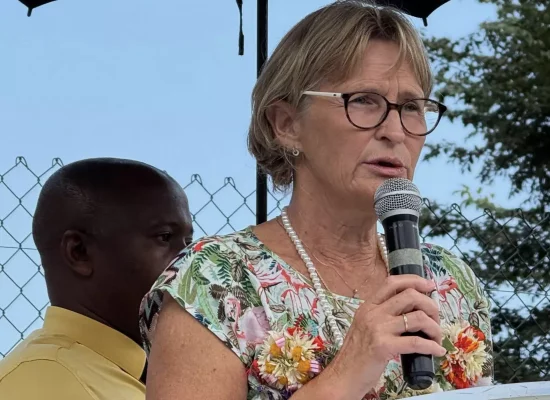 Mayotte: La rectrice Valérie Debuchy explore la création d'une classe d'une grande section-CP pour consolider les apprentissages avant l'entrée au CP