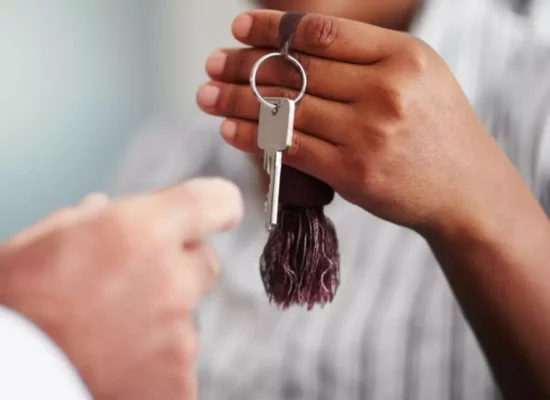 Près d'une agence immobilière sur deux accepte ou facilite une discrimination raciale de la part de propriétaires en 2025, révèle SOS Racisme