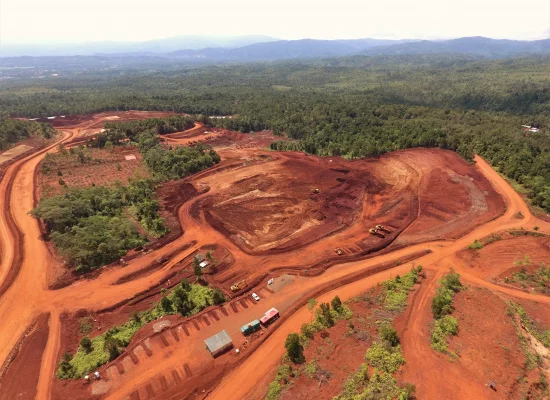Le nickel dopé par une réduction de la production en Indonésie