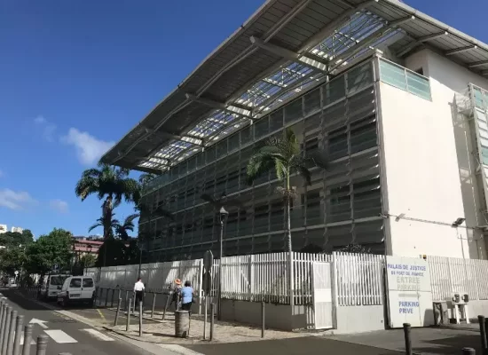 Treize personnes accusées d'avoir orchestré les émeutes de 2021 en Guadeloupe jugées en Martinique
