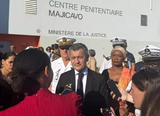 À Mayotte, Gérald Darmanin annonce une deuxième prison, « modulaire », et des travaux au centre pénitentiaire de Majicavo