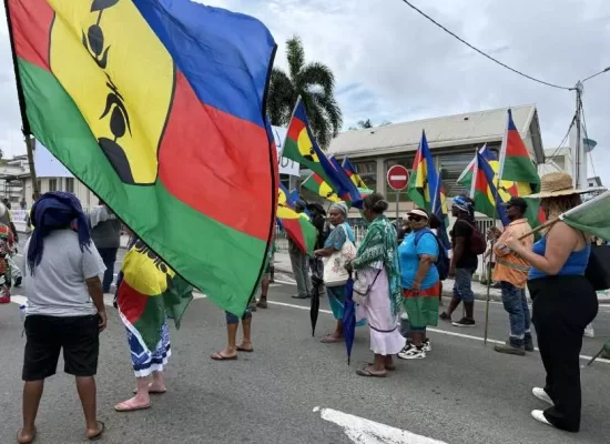 Nouvelle-Calédonie : Le FLNKS appelle à la mobilisation contre les accords de Bougival et Élysée-Oudinot