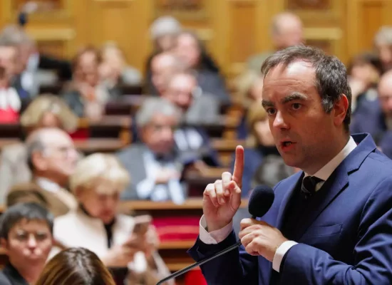 Réforme constitutionnelle sur la Nouvelle-Calédonie : « le statu quo n'est pas viable », prévient Lecornu au Sénat