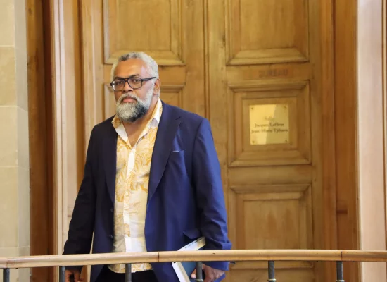 Nouvelle-Calédonie : Avant l’examen du projet de loi constitutionnelle, Emmanuel Tjibaou dénonce un calendrier parlementaire « mortifère » et appelle à une « voie de sortie capable de rétablir le dialogue »