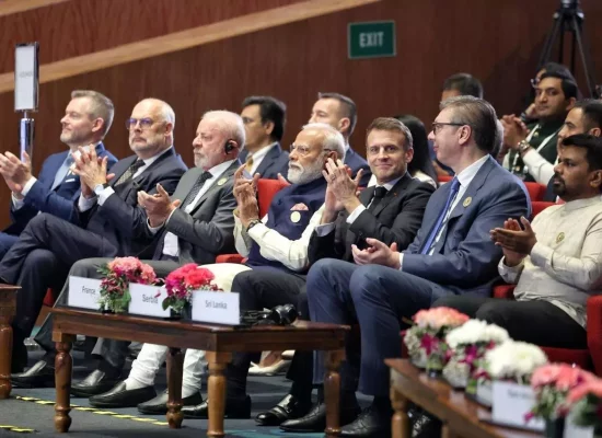 Inde: Narendra Modi, Emmanuel Macron et Antonio Guterres appellent à un accès universel à l'IA