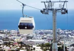 À La Réunion, le téléphérique urbain séduit et s'apprête à prendre de l'altitude