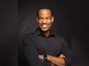 INTERVIEW. L’humoriste martiniquais Callmeludo s’apprête à présenter son nouveau spectacle « On fait comme on a dit » à Toulouse et à Paris