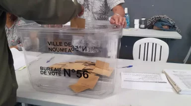 Municipales 2026 en Nouvelle-Calédonie : polémique à Nouméa autour du regroupement des bureaux de vote