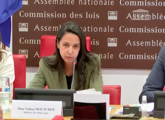 Réforme constitutionnelle en Nouvelle-Calédonie : Naïma Moutchou appelle à ne pas « fermer la porte à ce travail collectif »