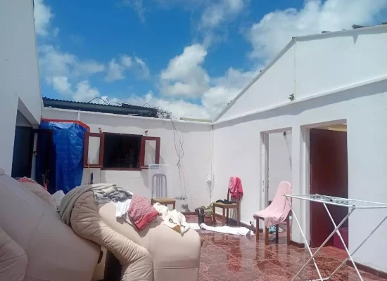 Un an après le cyclone Garance, toujours "la débrouille" pour des habitants sinistrés à La Réunion