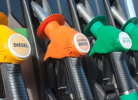 Outre-mer: des hausses de carburants annoncées au 1er avril, liées au conflit au Moyen-Orient
