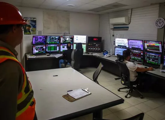 Cuba rétablit son réseau électrique, Washington accentue la pression