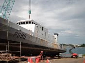 Les patrouilleurs de la Marine nationale « La Glorieuse » et « La Moqueuse » en cours de démantèlement en Nouvelle-Calédonie, une opération inédite pour le territoire