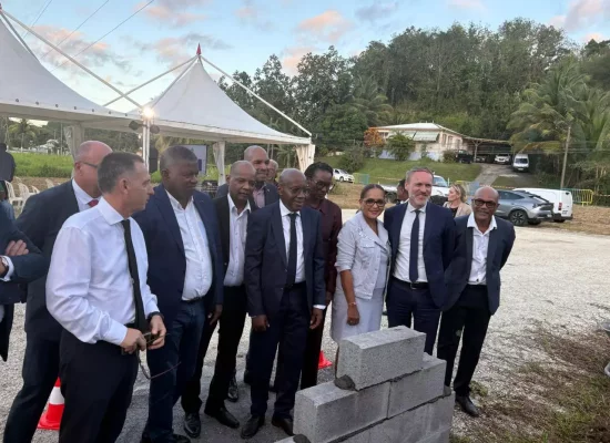Santé : La Banque des Territoires, la SEM patrimoniale de la région Guadeloupe et l’AUDRA posent la première pierre du nouveau centre de dialyse aux Abymes