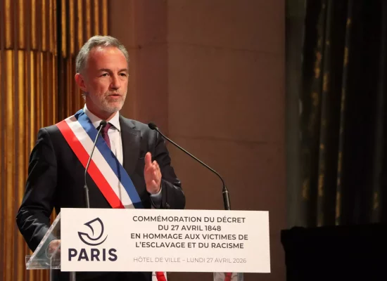 Devant les agents ultramarins de Paris, Emmanuel Grégoire sonne la charge contre la « résurgence insupportable d’un racisme décomplexé »