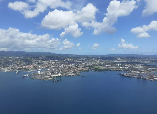 DOSSIER 2/5. Se loger dans les Outre-mer : des terrains inexploitables et des maisons invendables, le littoral ultramarin sous pression du changement climatique