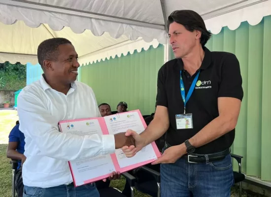 Biodiversité : Electricité de Mayotte s'associe à la Fédération mahoraise des associations environnementales pour implanter des ruches et préserver les abeilles sur des sites d'activité stratégique