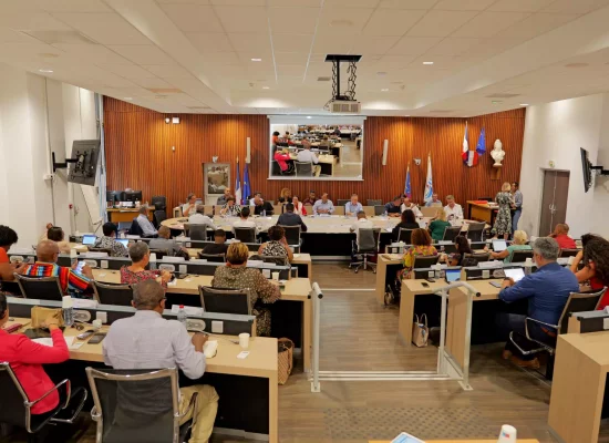 La Réunion&nbsp;: Le Territoire de l’Ouest adopte son budget 2026 et maintient ses taux de fiscalité