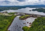 SÉRIE. Infrastructure en Outre-mer : Le barrage de Petit-Saut, en Guyane, un choix hydroélectrique visionnaire quarante ans avant la transition énergétique