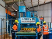 Mayotte : L'entreprise Terre & Eau lance officiellement sa chaîne de production industrielle de brique de terre compressée