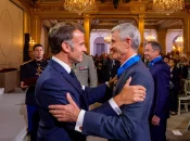 Patrice Latron, préfet de La Réunion, fait commandeur de l'Ordre national du Mérite par le Président de la République Emmanuel Macron