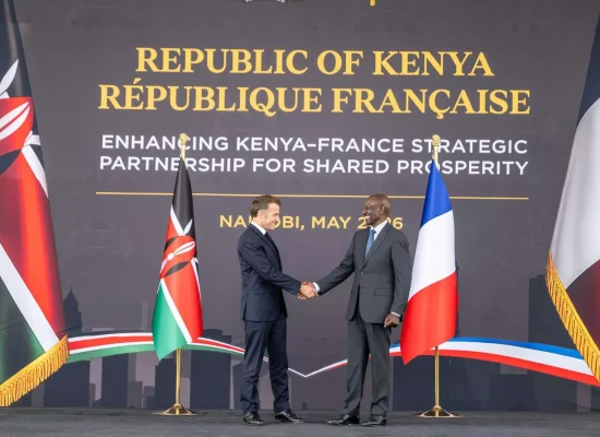 Au Kenya, Emmanuel Macron affirme que l'ère du « pré carré » français en Afrique est « terminée »
