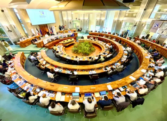 La Réunion : Face à la diminution des PEC, le Département mobilise 12 millions d’euros pour un financement d’urgence