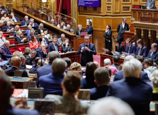 Nouvelle-Calédonie : le Sénat approuve l'élargissement du corps électoral des provinciales aux natifs, mais pas aux conjoints