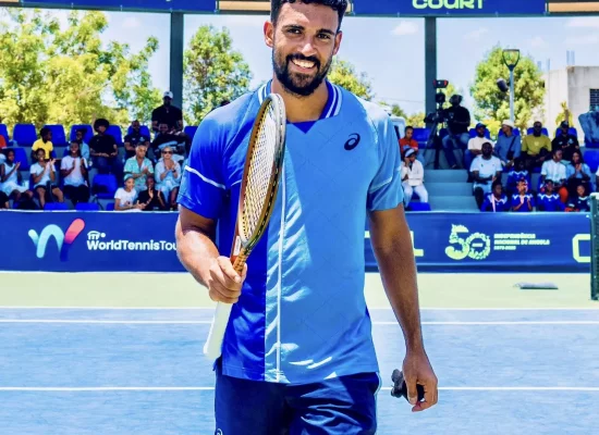 Le tennisman réunionnais Florent Bax en lice pour une place qualificative au tableau final de Roland Garros 2026